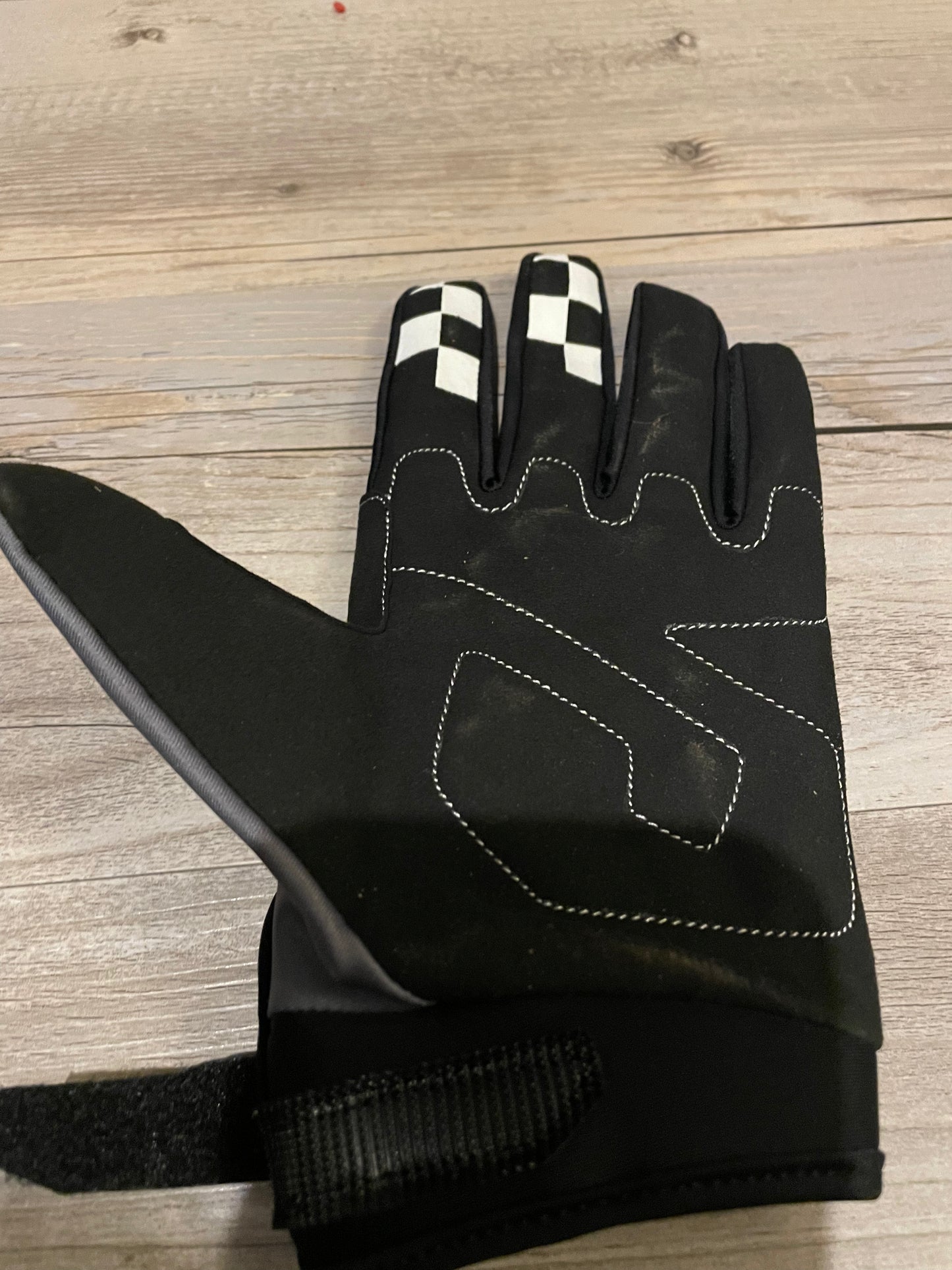 Pitter Gloves