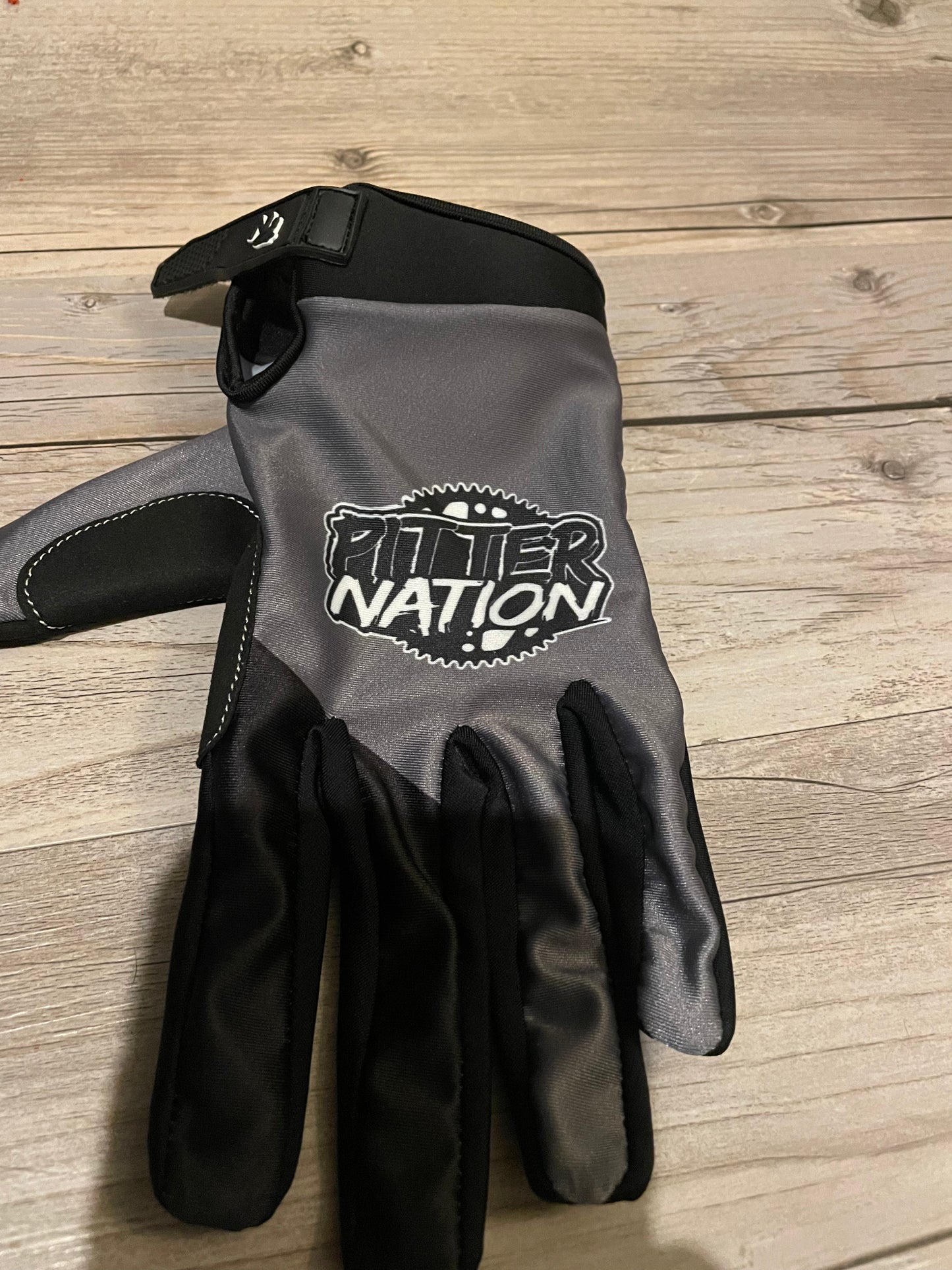 Pitter Gloves